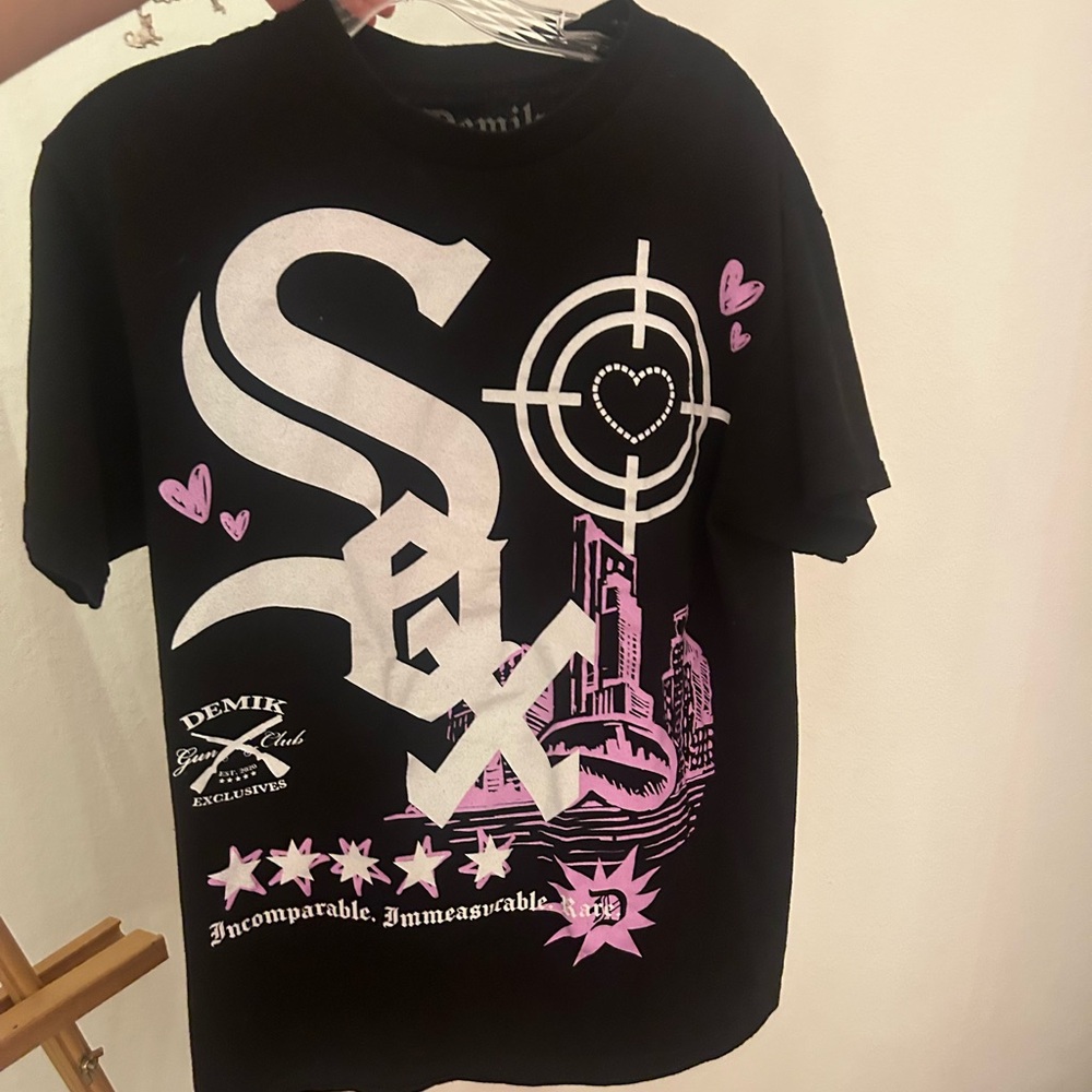 demik sox t-shirt